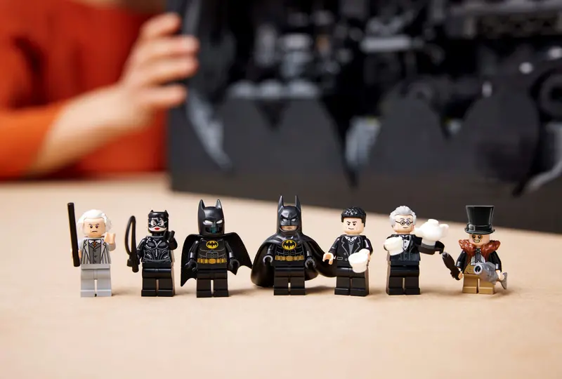 The LEGO® Batcave™ – Shadow Box 